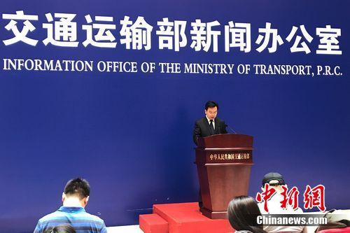 交通部2017年第六次例行新闻发布会现场。种卿 摄