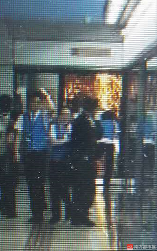 深圳地铁隧道内火花四溅 列车30秒转移2000乘客