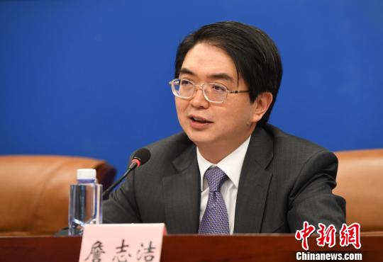 6月26日，福建省人民政府副秘书长詹志洁出席第九届世界华文传媒论坛新闻发布会并回答记者提问。张斌 摄