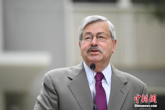 6月28日，美国新任驻华大使特里·布兰斯塔德携家人在北京美国驻华大使官邸出席记者见面会并发表讲话。<a target='_blank' href='http://www.chinanews.com/'>中新社</a>记者 崔楠 摄