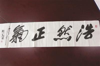 　　图为参与拍卖的部分书画作品。