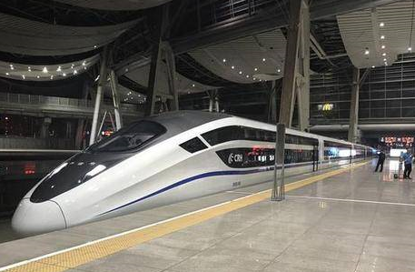 新型纵向卧铺动车组上线