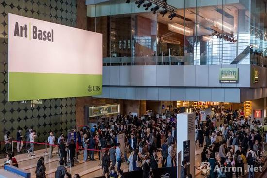 2011年 Art Basel收购ART HK，并于2013年入主香港，为香港的一级市场带来更大提升。