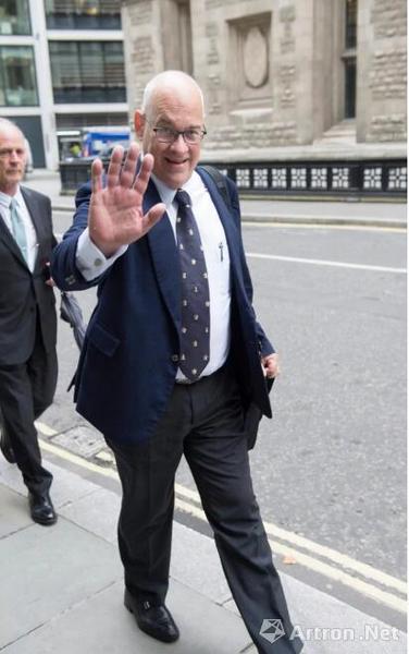 施特赫林在法院外，CREDIT: DAVID ROSE