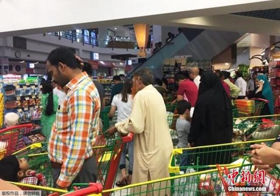 沙特阿拉伯、巴林、阿联酋和埃及当地时间6月5日宣布中断与卡塔尔的外交关系，指责多哈支持恐怖组织，使中东局势不稳定。利比亚、也门和马尔代夫当局随后也宣布与卡塔尔断交。