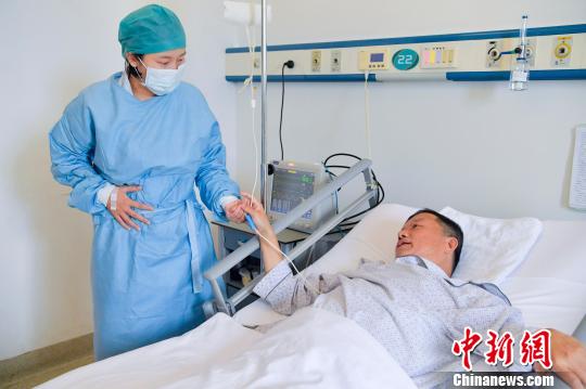 “80后”独生女割肝救父：“爸爸是我的心肝宝贝”