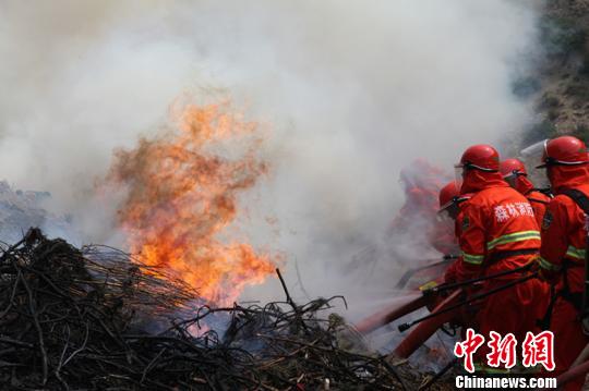 图为：2017年，山西省举行森林防火实战演练。官方供图