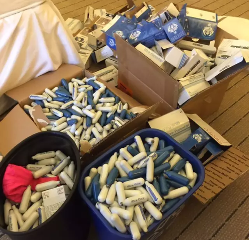 25岁留学生吸笑气瘫痪:3个月闭门不出 1天抽2箱