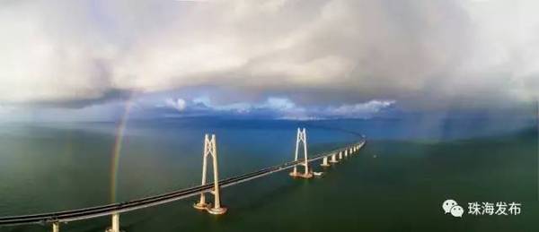 港珠澳大桥海底隧道今日贯通 提前穿越海底巨龙