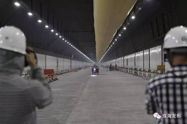 港珠澳大桥海底隧道今日贯通 提前穿越海底巨龙