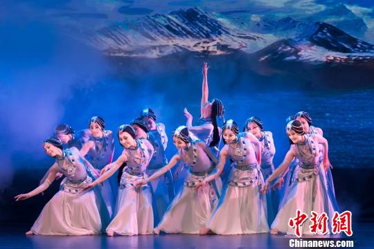 《加国颂 中华情》大型综艺晚会剧照（多伦多华星艺术团供图）