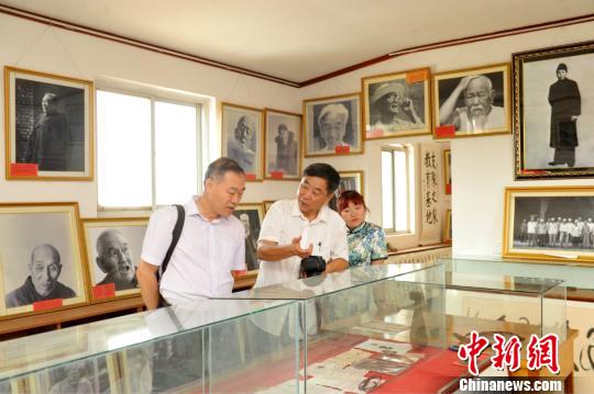 河北农民摄影师数十年搜寻马本斋战斗事迹办影展祭英魂