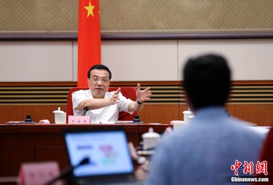 7月6日，中共中央政治局常委、国务院总理李克强主持召开经济形势专家和企业家座谈会，分析研究当前经济运行情况，听取对下一步经济工作的意见建议。中共中央政治局常委、国务院副总理张高丽出席。 <a target='_blank' href='http://www.chinanews.com/'>中新社</a>记者 刘震 摄