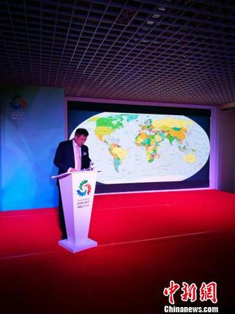 山西省旅游发展委员会副主任王琳对山西旅游资源作了整体推介?！」俜焦┩?摄