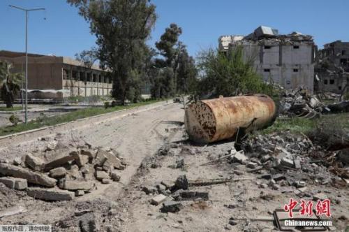 随着伊拉克军队收复摩苏尔的战役打响，摩苏尔的民众和建筑物都饱尝战乱之苦，摩苏尔大学也未能幸免于难。