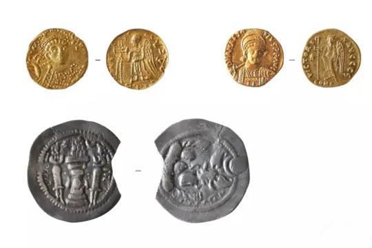 出土金币、银币。