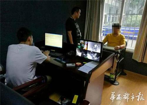 四川一肥胖男子抢夺金项链 跑出百米后累瘫在交警面前