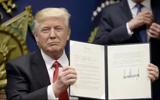 特朗普签署“移民禁令”（资料图）