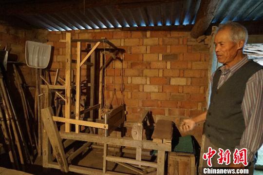 甘肃庆阳八旬老人收藏农具200余件留存“乡村记忆”