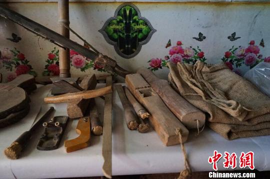 何世前将家里改成农具陈列室?！〕滤?摄