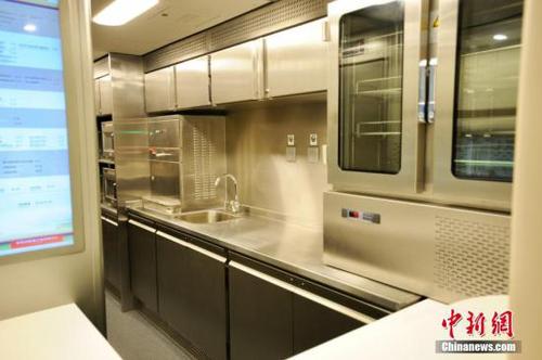 图为“复兴号”高铁餐车。<a target='_blank' href='http://www.chinanews.com/' >中新网</a>记者 翟璐 摄