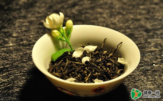 胃痛怎么办 试试茉莉花奶茶