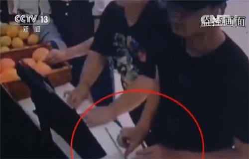 监控记录嫌疑人作案过程