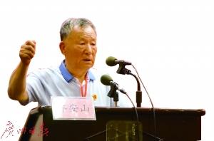 乔安山：宣讲雷锋三千场足迹遍中国