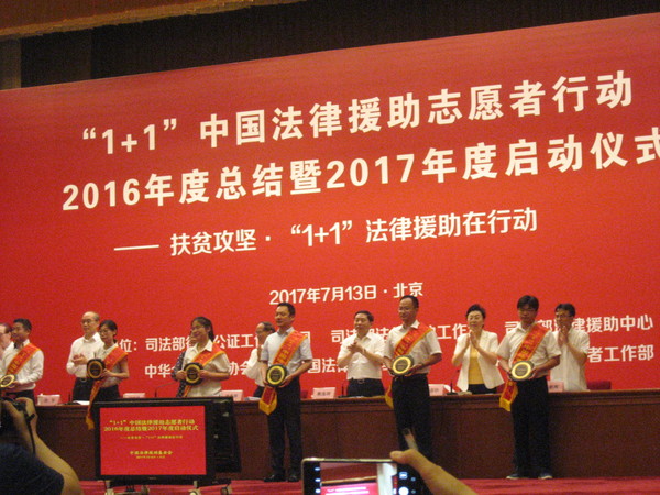 二、颁发奖励。梓涵　摄