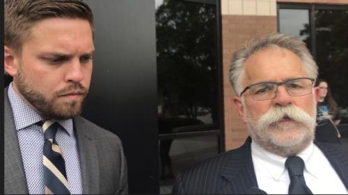 嫌犯克里斯滕森的律师汤姆?布鲁诺(右)。(美国《世界日报》特派员黄惠玲／摄影)