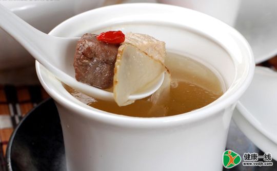 三伏天雨水多 DIY消暑老鸽汤