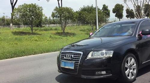 江苏4辆疑似公车号牌奥迪成婚车 官方：曾是公车