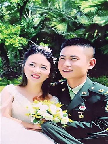 新郎紧急回部队婚期不变 堂妹替兄来拜堂