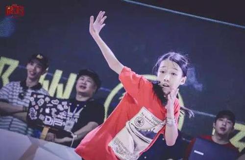 12岁女孩拿全国街舞冠军 曾靠捡破烂支撑自己梦想