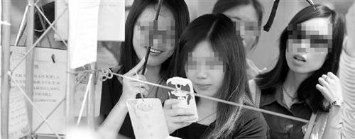 老两口为找儿媳跑了7年相亲会:房子是个绕不过的坎