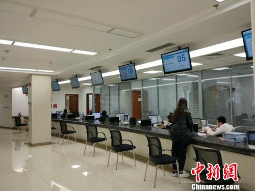 不得向供应商索要或者接受其给予的赠品、回扣。(资料图)<a target='_blank' href='http://www.chinanews.com/' >中新网</a>记者 李金磊 摄