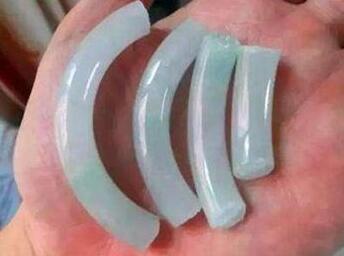 游客摔断售价30万手镯续