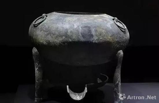 　　值得一提的是，这个“火锅”里装满了板栗、荸荠、菱角等植物果实，馆儿君不禁感叹：这可是……2000年前的黑暗料理啊!