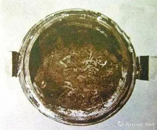 　　藕片出土后，随着搬动次数和暴露于空气中时间的延长而不断地减少，等运回到博物馆再看时，藕片已经全部消失了。