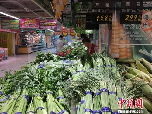 市民在超市购物。<a target='_blank' href='http://www.chinanews.com/' >中新网</a>记者 李金磊 摄