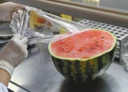 女子吃半个隔夜西瓜 因感染性休克被送进ICU