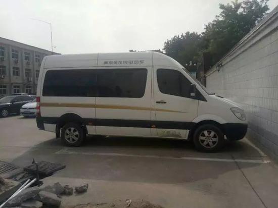 任香谕乘坐的校车。受访者供图