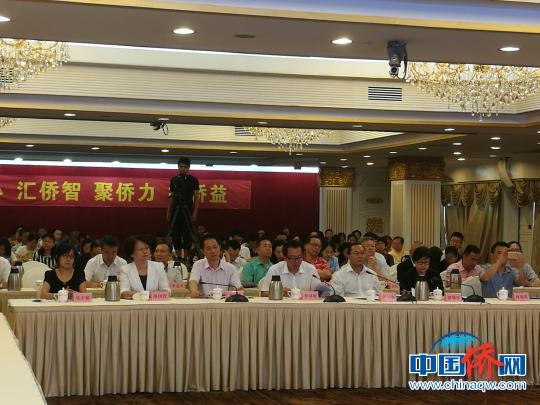 中国侨网7月21日,由广州市侨联主办的“创业中华·圆梦广州”——为广州实施创新驱动发展战略献良策研讨会在广州大厦举行。　郭军　摄