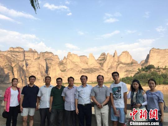 项目组赴甘肃省积石山县进行实地调研?！≌湃?摄