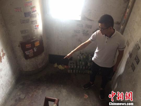 参与抓捕行动的民警张林在现场讲述当时经过?！∷瘟⒊?摄