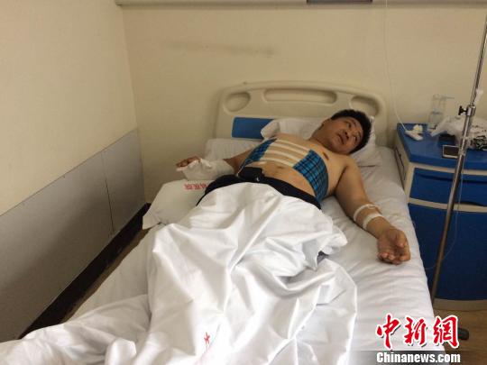 在医院接受治疗的王国蕾?！∷瘟⒊?摄