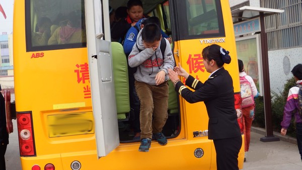 半月数起幼童遗落校车致死，谁之过