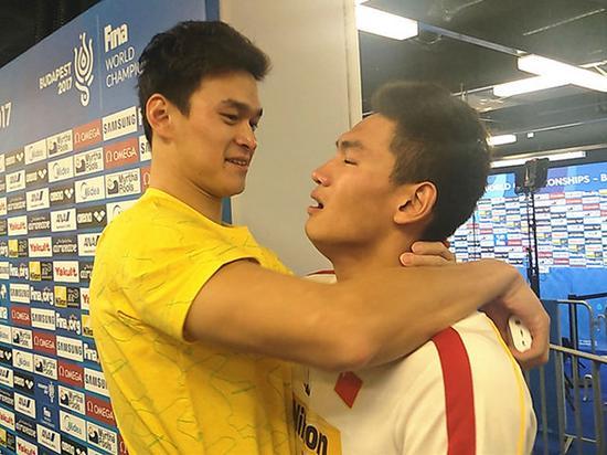 徐嘉余孙杨相拥痛哭：杨哥以后我和你一起扛