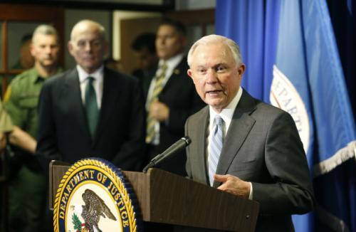 司法部长塞辛斯25日宣布如不遵守新的联邦规定，将停止发给司法协助经费。(美联社)