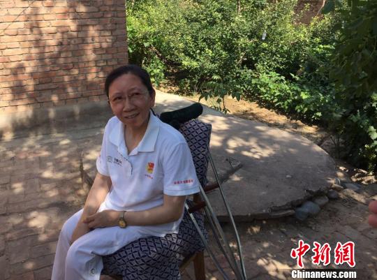 甘肃乡村女教师拄双拐坚守讲台33载（图）